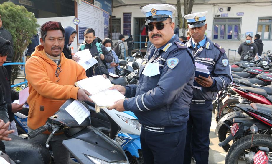 हराएको २० थान दुई पाङग्रे सवारी साधन फेला पारी सम्बन्धितलाई हस्तान्तरण